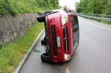 Auto auf der seite.jpg