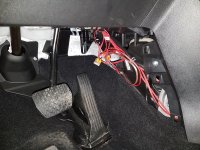 12 Kabelsalat hinter Abdeckung vorne links.jpg 12 Kabelsalat hinter Abdeckung vorne links.jpg