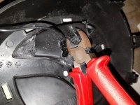 Geklebte-Rückfahrkamera-entfernen_02.jpg Geklebte-Rückfahrkamera-entfernen_02.jpg