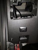 03 Von oben Kabel beiseite schieben fürs Loch-Bohren.jpg