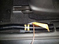Kabel_unter_Fahrersitz02.jpg