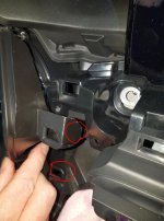 07_Clips an Abdeckung daneben lösen-rausziehen.jpg