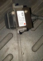 17_Entfernte Schraube_-_Kamera hält trotzdem.jpg 17_Entfernte Schraube_-_Kamera hält trotzdem.jpg