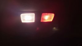 02_Hypercolor Warmweiß vs. Maxtron rot 100LM.jpg 02_Hypercolor Warmweiß vs. Maxtron rot 100LM.jpg