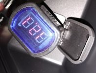 Zigarettenanzünder-Voltmeter.jpg