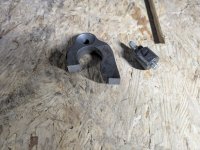 Haltebügel Bolzen CX-5.jpg